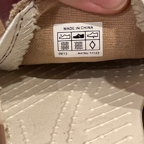 Crocs Disney Mickey Mouse Women’s Tan Canvas Slip On Shoes Loafers Shoes Size 10 - Picture 15 of 15